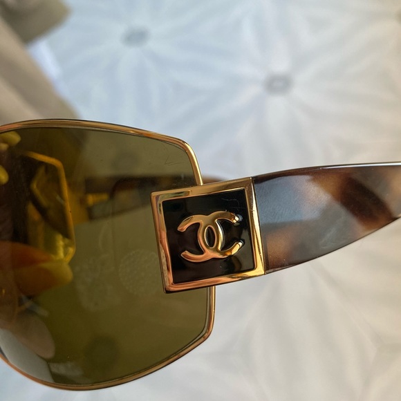 PRICE🔥DROP🔥CHANEL SUNGLASSES 100%AUTHENTIC - Picture 2 of 16